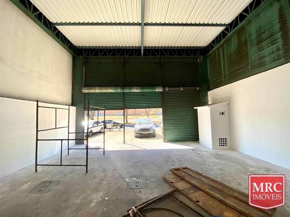QNN 23 Conjunto B -  EXCELENTE LOJA - COM MEZANINO - FRENTE ESTAÇÃO DO METRÔ — foto 3