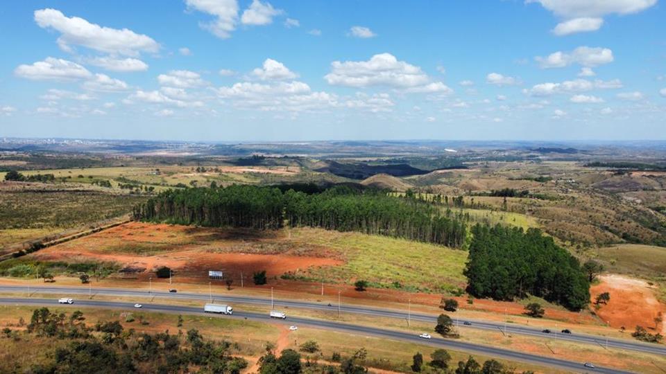 CEILANDIA NORTE, BR 070 - BR 070  210.000 m2 com 200 metros na beira da BR 070 proximo ao DIA DIA ATACADISTA  área para armazéns grandes empresas logistica — foto 4