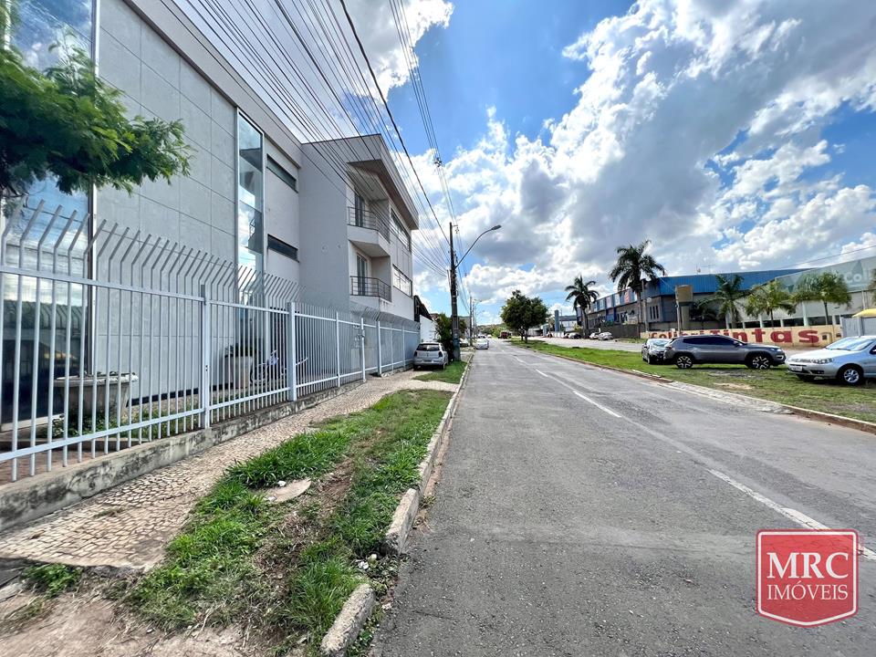 ADE Conjunto 28 - PRÉDIO - 1.350M2 - 3 ANDARES - EXCELENTE LOCALIZAÇÃO