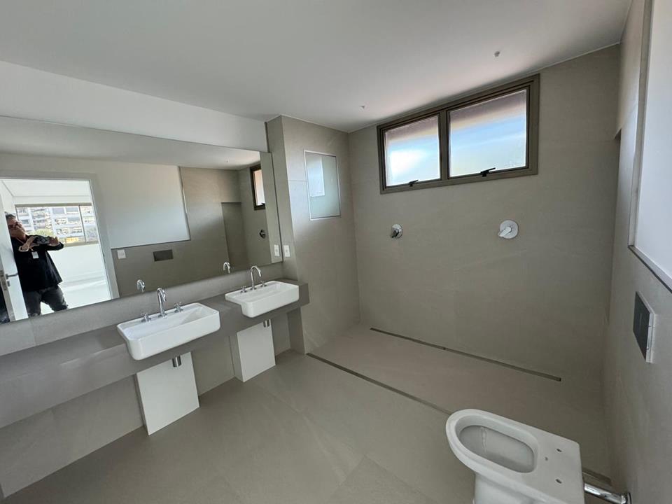 SQNW 304 Bloco F - Apartamento  4 quartos no noroeste  sendo 4 suites com varanda vazado lazer completo ANDAR ALTO 4 vagas de garagem altissimo parão ao lado do parque  — foto 6