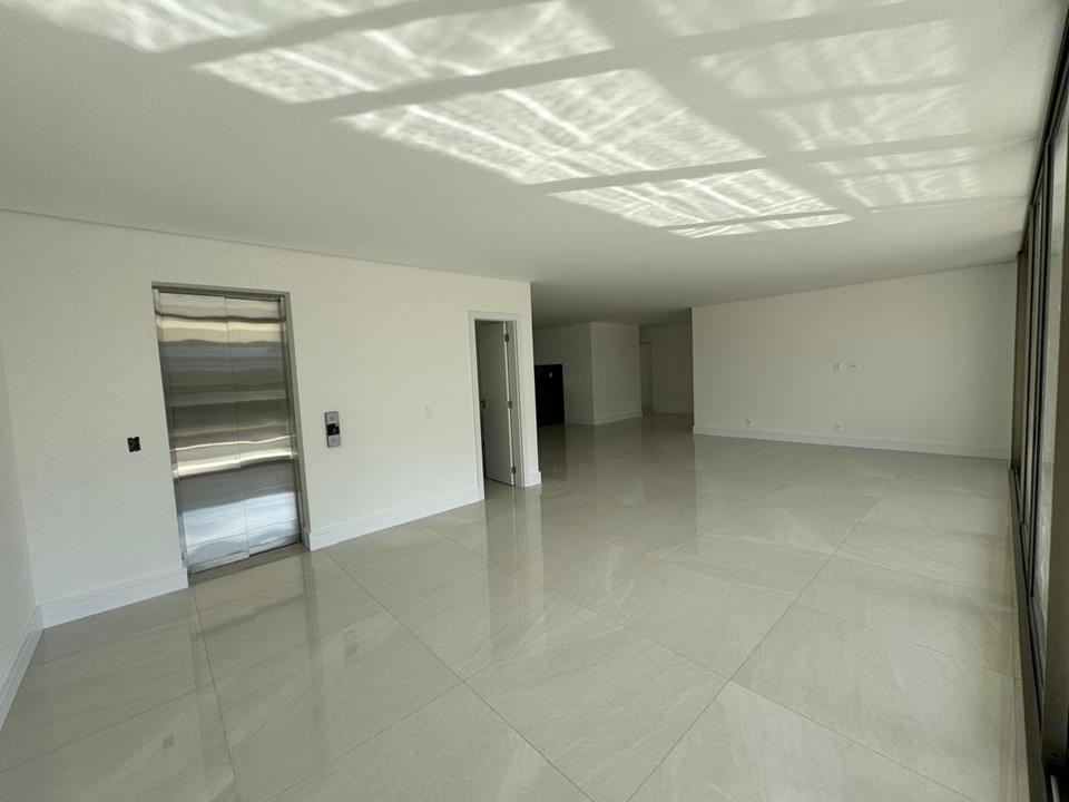 SQNW 304 Bloco F - Apartamento  4 quartos no noroeste  sendo 4 suites com varanda vazado lazer completo ANDAR ALTO 4 vagas de garagem altissimo parão ao lado do parque  — foto 17