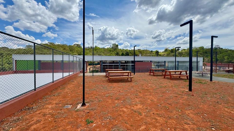 DF 140 JARDIM BOTANICO - Casa 3 quartos sendo 3 suites em condominio fechado vendo com altissimo padrão no Le grand Jardin no Jardim botanico pronta ou para entrega em ate 10 meses aceita financiamento — foto 29