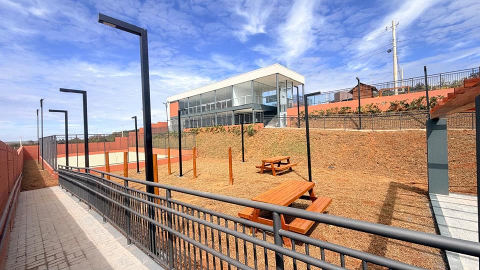CONDONIO LE GRAND JARDIN 2 - TERRENO LOTE CONDOMINIO LE JARDIN 2 COM 400M2 A VENDA ESCRITURADO E REGISTRADO — foto 2