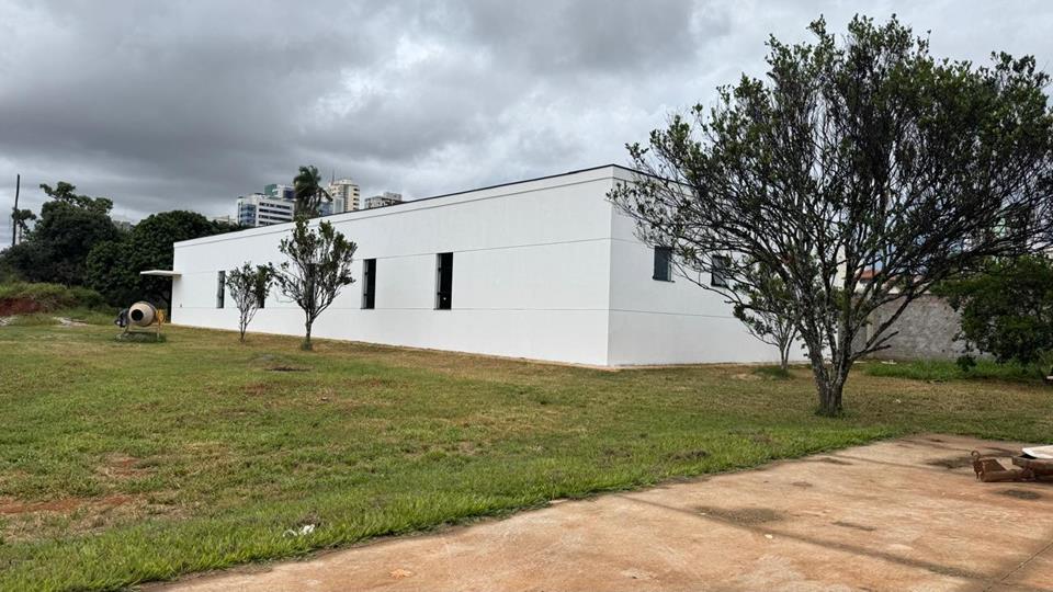 301 Rua D Conjunto 1 - ALUGO Área com 6.000 m2, área construída com 1.163 m2, composto por 4 edificações no Park Way, Águas Claras. — foto 4