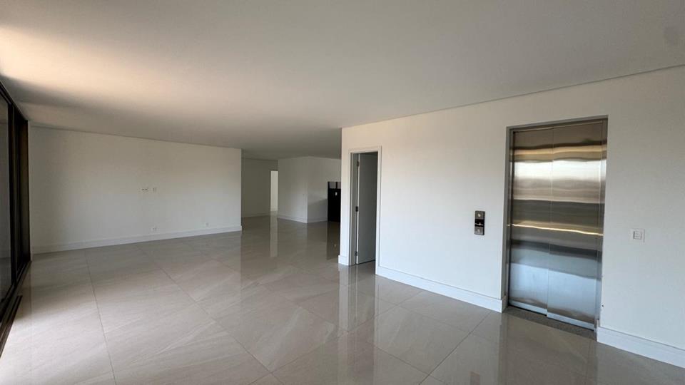 SQNW 304 Bloco F - APARTAMENTO 4 QUARTOS SENDO 4 SUITES VAZADO COM VARANDA COM 246 M2 COM ELEVADOR PRIVATIVO E 4 VAGAS DE GARAGEM A VENDA PRONTO NOVO COM LAZER COMPLETO A VENDA NO NOROESTE — foto 15