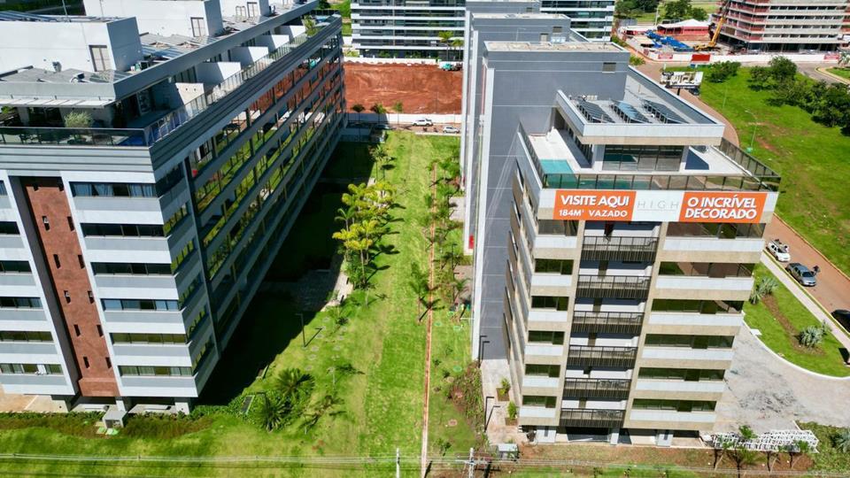 SQNW 304 Bloco F - APARTAMENTO 4 QUARTOS SENDO 4 SUITES VAZADO COM VARANDA COM 246 M2 COM ELEVADOR PRIVATIVO E 4 VAGAS DE GARAGEM A VENDA PRONTO NOVO COM LAZER COMPLETO A VENDA NO NOROESTE — foto 12