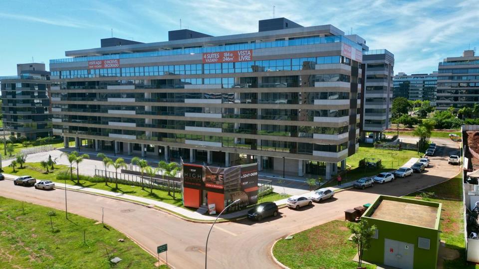 SQNW 304 Bloco F - APARTAMENTO 4 QUARTOS SENDO 4 SUITES VAZADO COM VARANDA COM 246 M2 COM ELEVADOR PRIVATIVO E 4 VAGAS DE GARAGEM A VENDA PRONTO NOVO COM LAZER COMPLETO A VENDA NO NOROESTE — foto 2