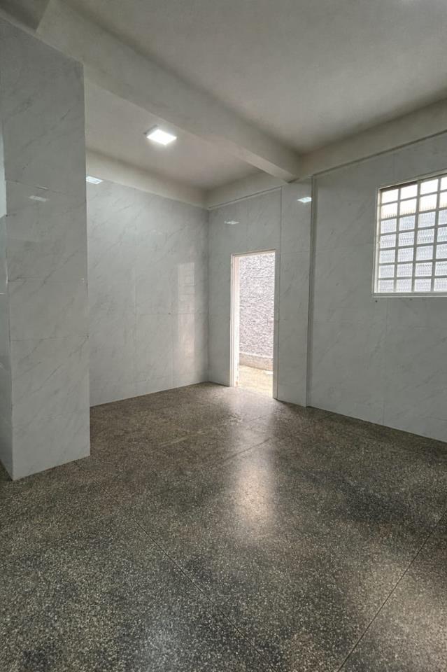 ADE Conjunto 8 - LOJA COM LAJE PROXIMA A BR 060 COM 200 M2 ACESSO FACIL ALUGO — foto 4
