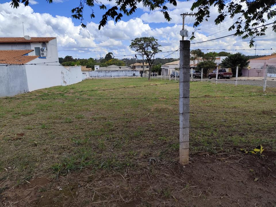 DF-001 - LOTE DE ESQUINA COM 960M² — foto 1