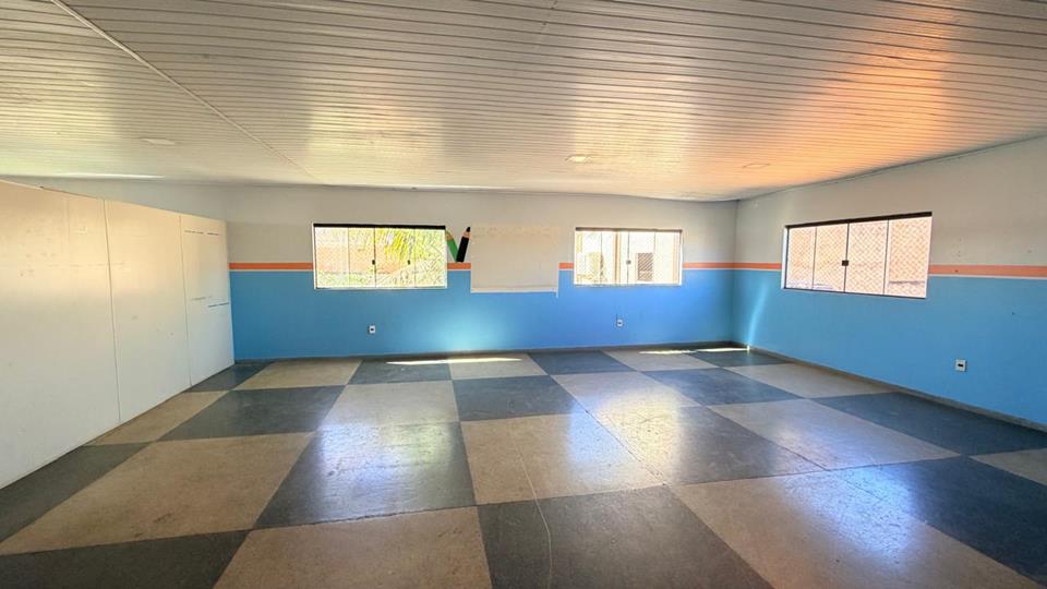 avenida com varios comercios - Prédio na ocidental para aluguel com 2 pavimentos com 200 metros cada com 8 salas divididas com DIVISORIOS — foto 15