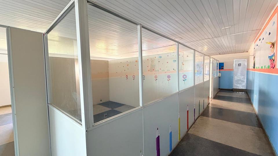 avenida com varios comercios - Prédio na ocidental para aluguel com 2 pavimentos com 200 metros cada com 8 salas divididas com DIVISORIOS — foto 10