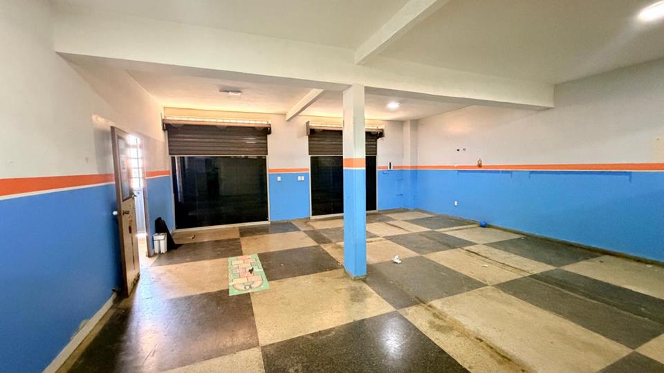 avenida com varios comercios - Prédio na ocidental para aluguel com 2 pavimentos com 200 metros cada com 8 salas divididas com DIVISORIOS — foto 28
