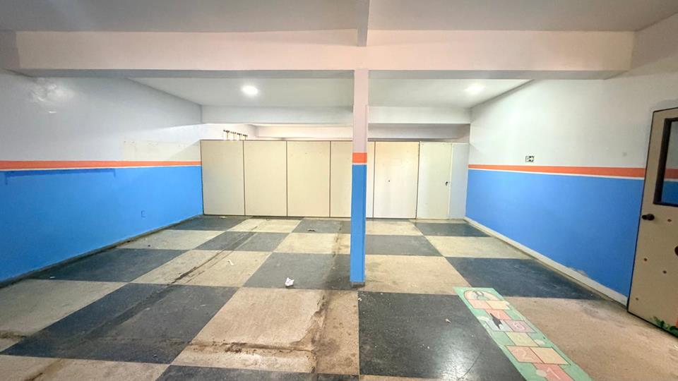 avenida com varios comercios - Prédio na ocidental para aluguel com 2 pavimentos com 200 metros cada com 8 salas divididas com DIVISORIOS — foto 14