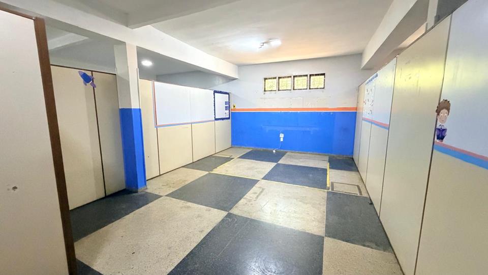 avenida com varios comercios - Prédio na ocidental para aluguel com 2 pavimentos com 200 metros cada com 8 salas divididas com DIVISORIOS — foto 24