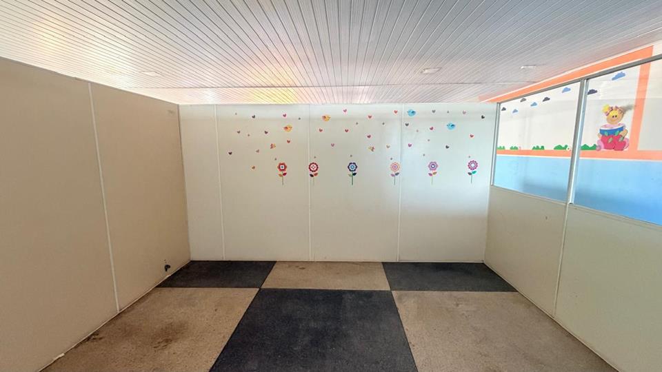 avenida com varios comercios - Prédio na ocidental para aluguel com 2 pavimentos com 200 metros cada com 8 salas divididas com DIVISORIOS — foto 30
