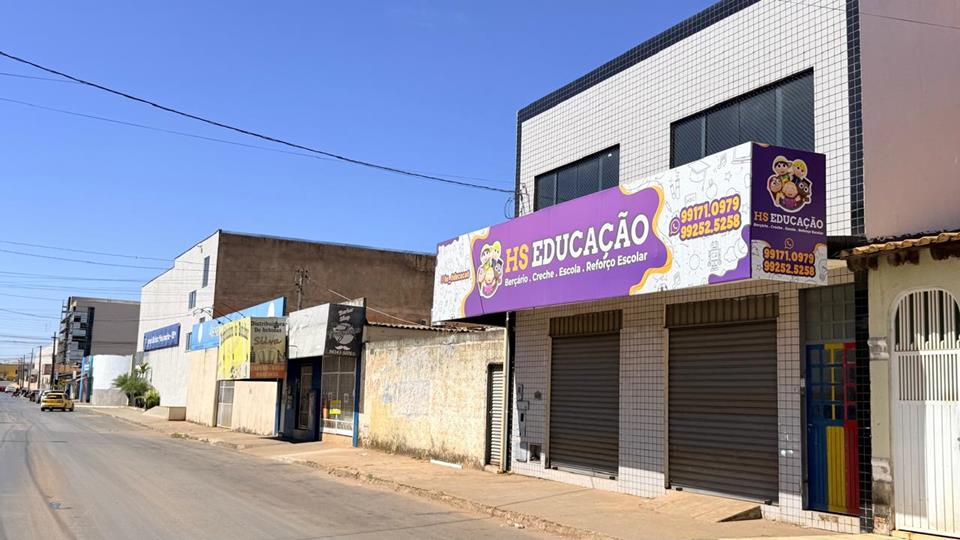 avenida com varios comercios - Prédio na ocidental para aluguel com 2 pavimentos com 200 metros cada com 8 salas divididas com DIVISORIOS — foto 27