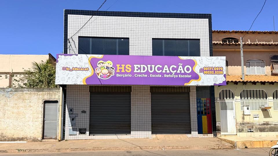 avenida com varios comercios  - Prédio na ocidental para aluguel com 2 pavimentos com 200 metros cada com 8 salas divididas com  DIVISORIOS